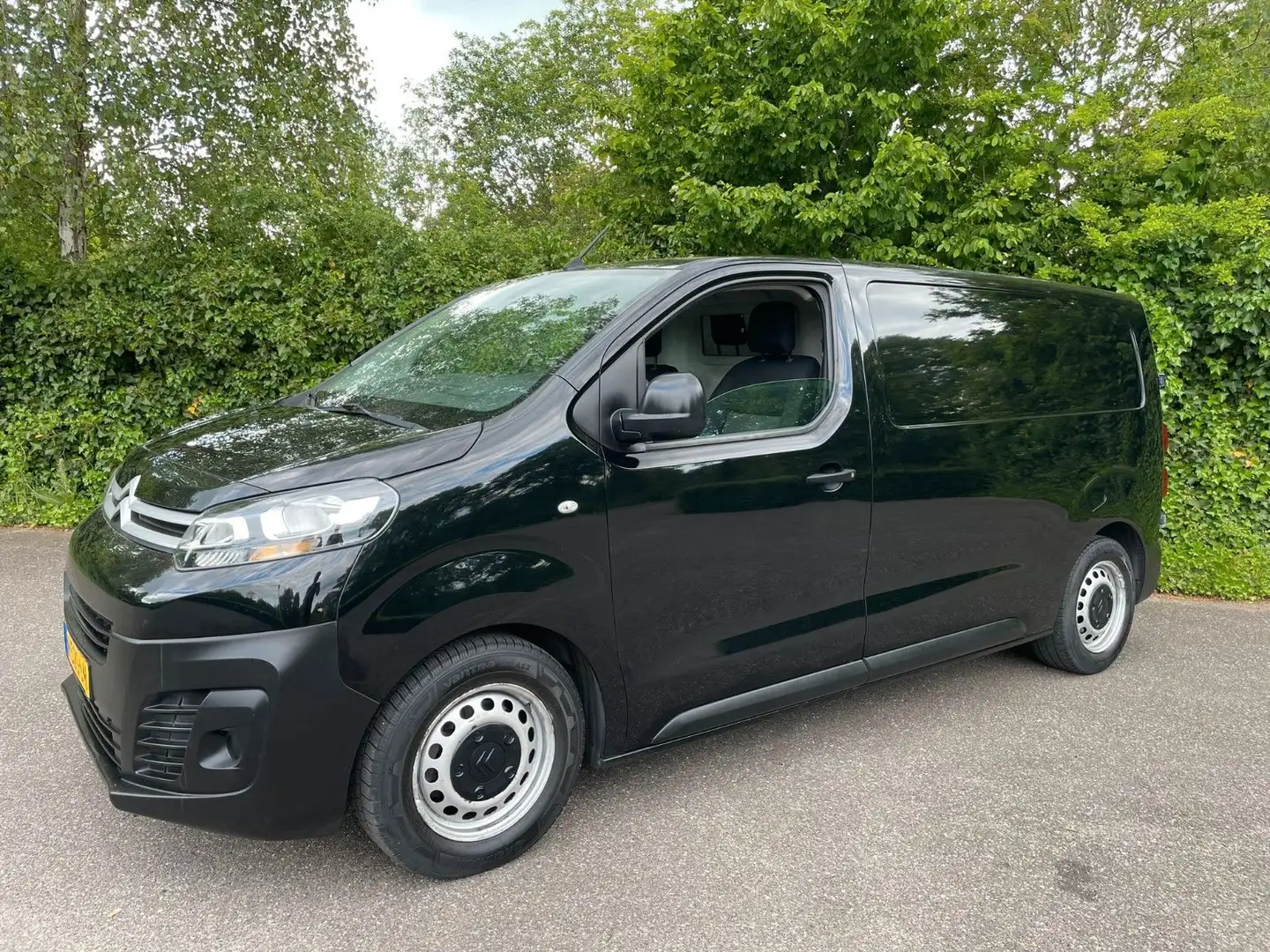 Citroen Jumpy 1.6 Blue HDI 95 Club M BUS Kasten Schwarz Negro - 2