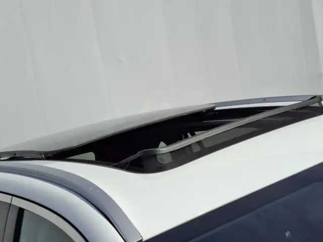 Geely E5 view 5