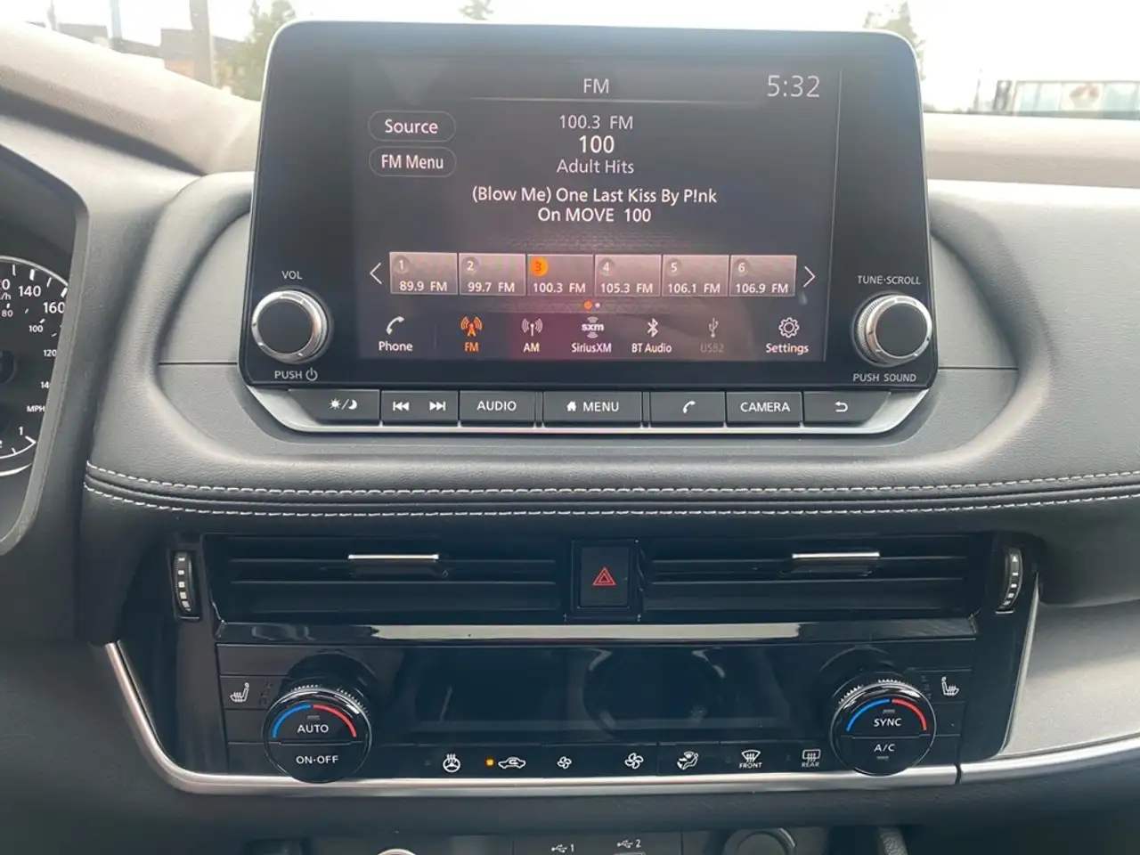 Nissan Rogue снимка Nissan Rogue