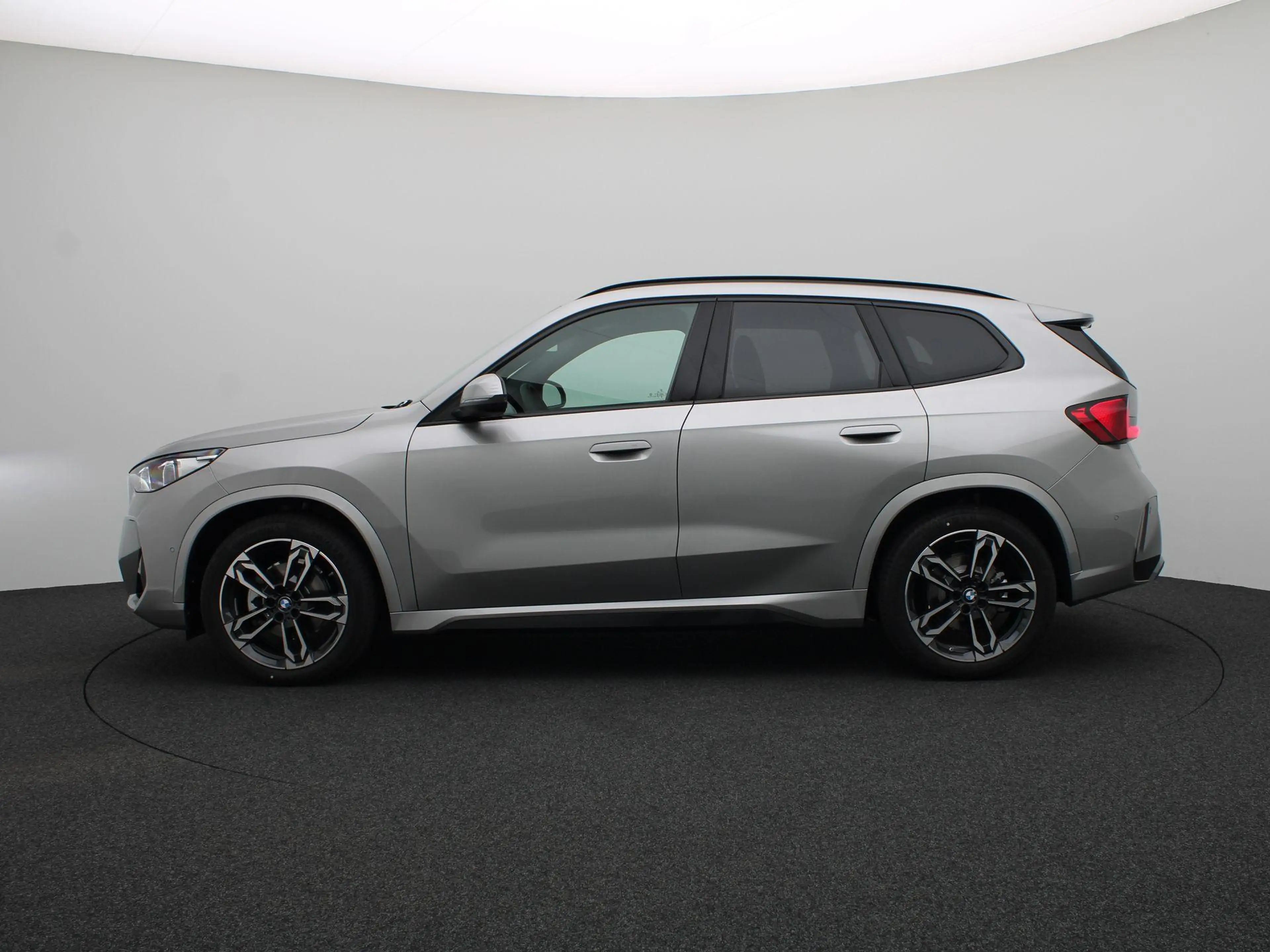 BMW iX1 eDrive20 M Sportpakket | Premium Pack | Travel Pac — photo 4