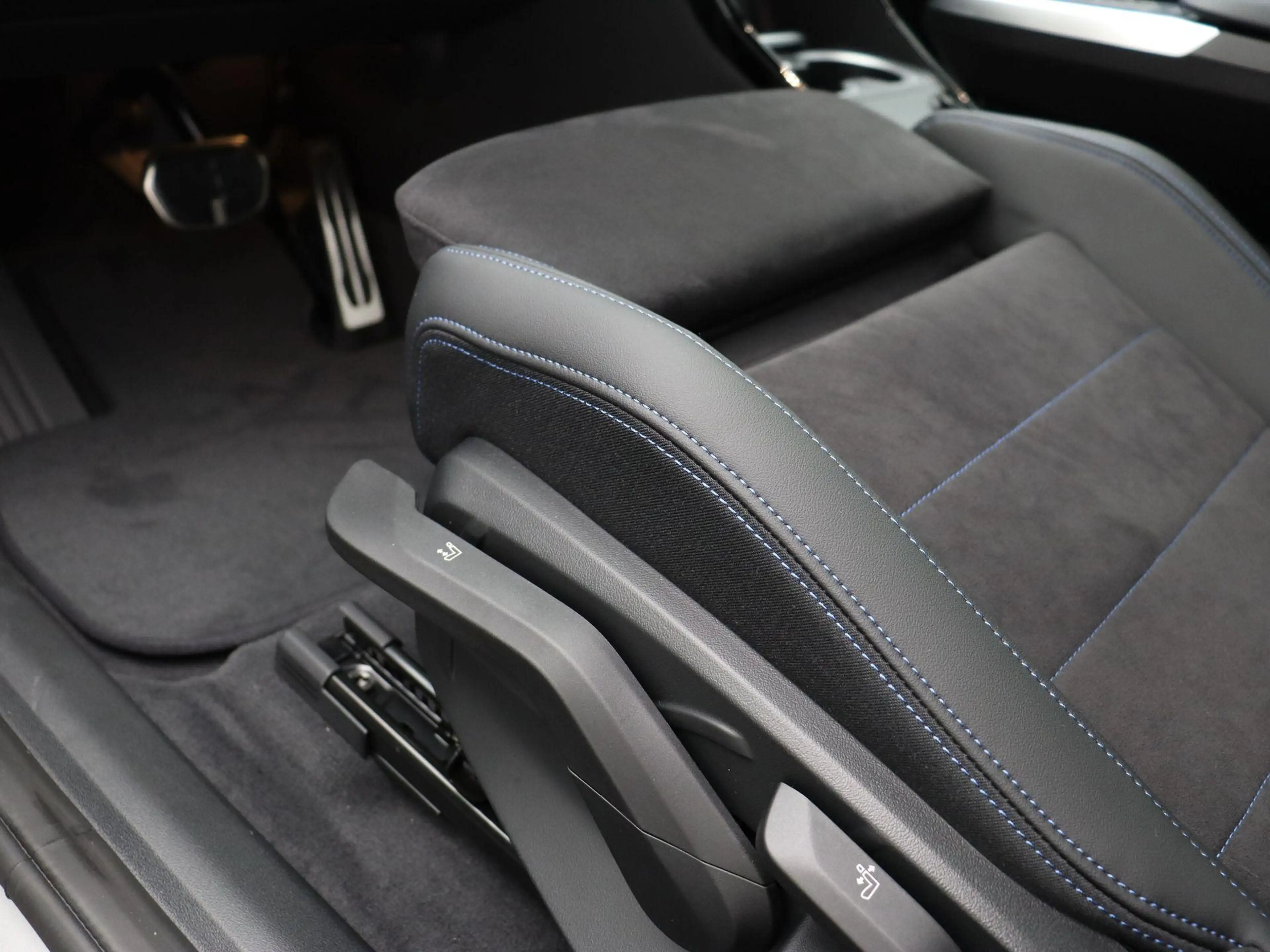 BMW iX1 eDrive20 M Sportpakket | Premium Pack | Travel Pac — photo 12