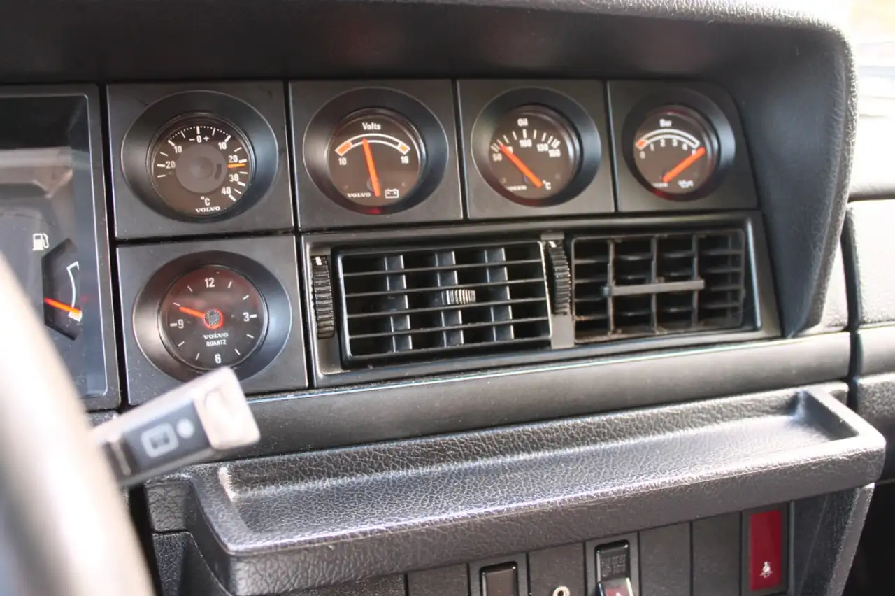 Volvo 240 2.0i Polar Prima onderhouden, 7-Persoons, foto 10