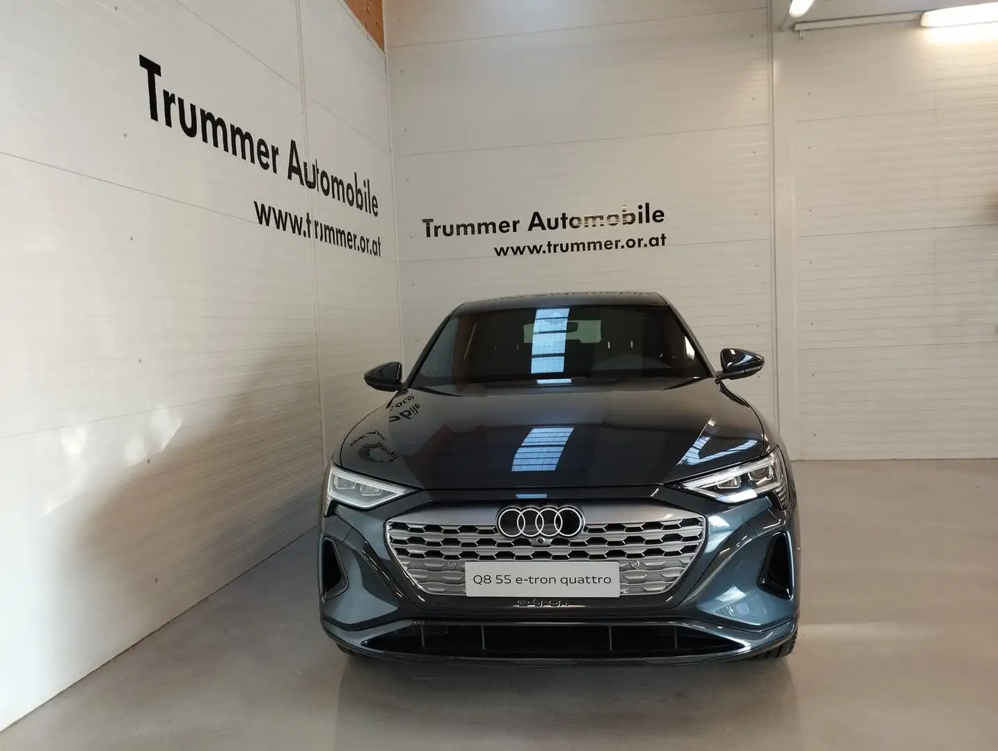 Audi Q8 55 e-tron quattro business Gris - 2