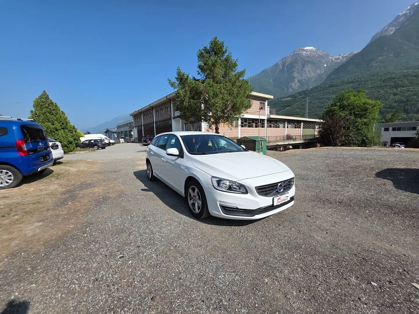 Volvo V60 D2 Momentum Blanc - 2