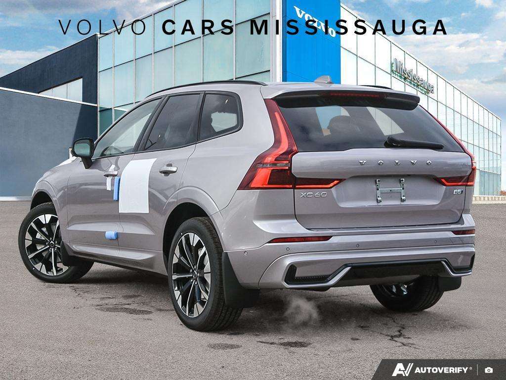 2026 Volvo XC60 B5 AWD Plus Dark Theme alt 4