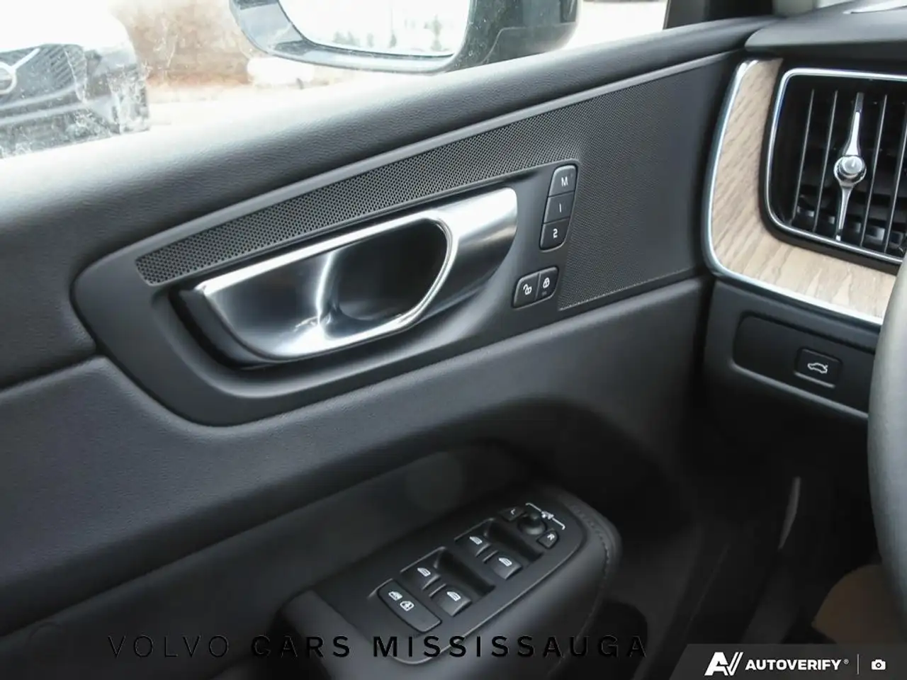 Volvo XC60 снимка Volvo XC60