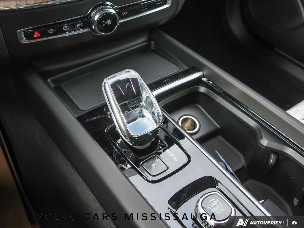 2026 Volvo XC60 B5 AWD Plus Dark Theme thumb 19