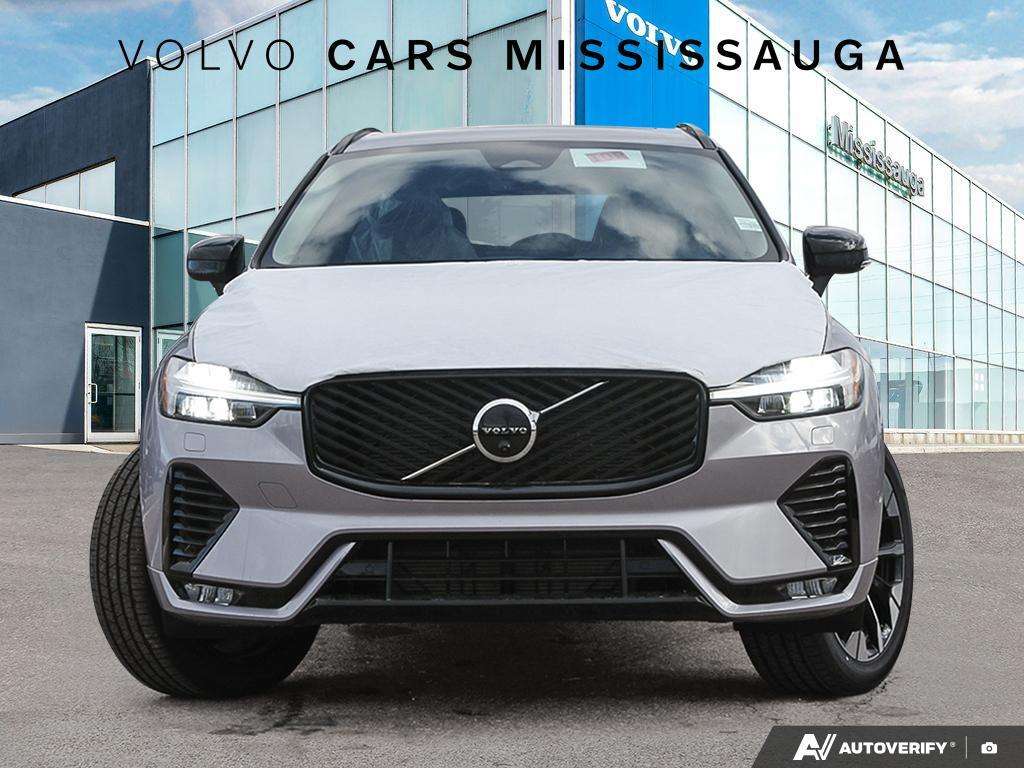 2026 Volvo XC60 B5 AWD Plus Dark Theme alt 2