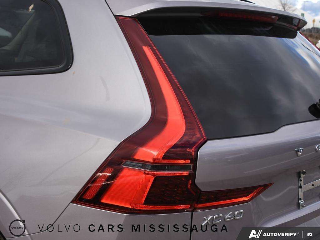 2026 Volvo XC60 B5 AWD Plus Dark Theme thumb 12