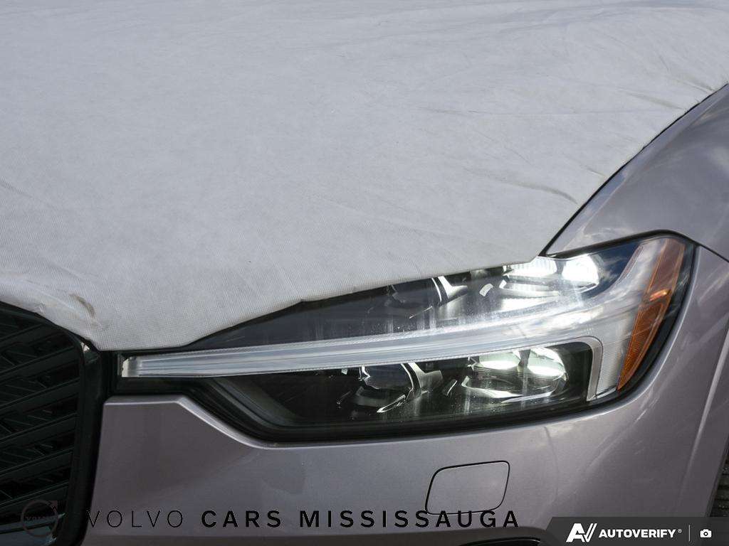 2026 Volvo XC60 B5 AWD Plus Dark Theme thumb 10