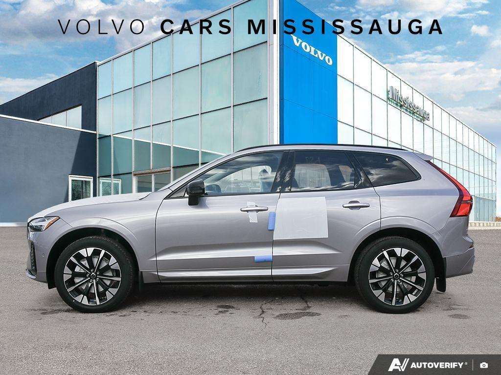 2026 Volvo XC60 B5 AWD Plus Dark Theme alt 3