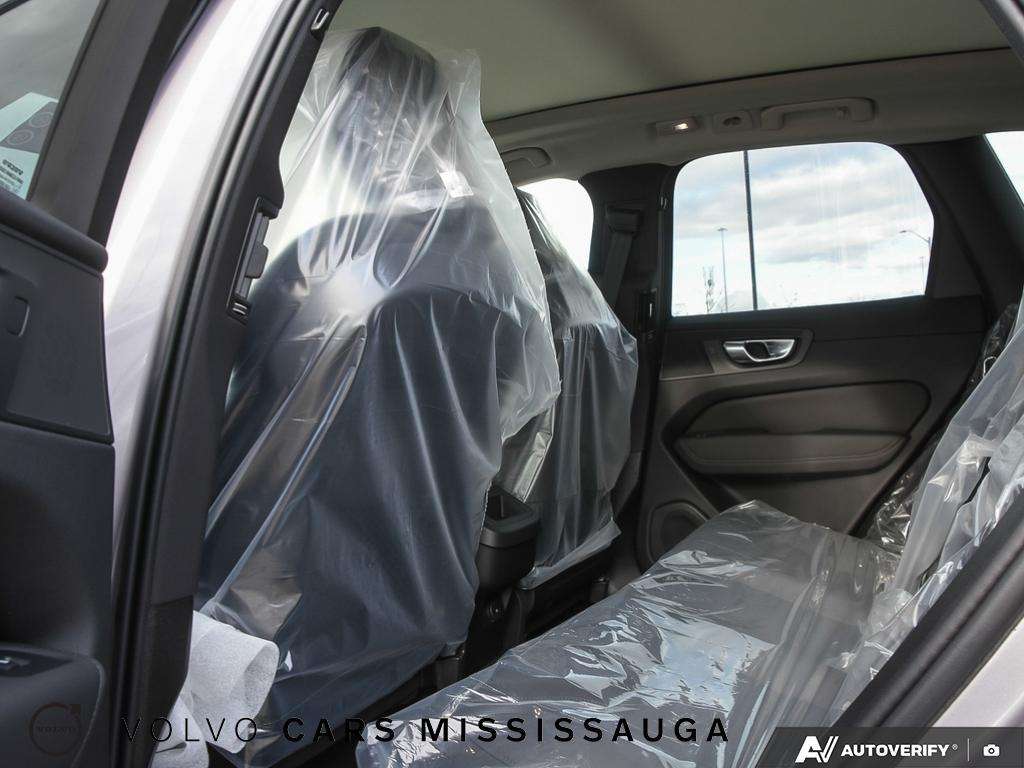 2026 Volvo XC60 B5 AWD Plus Dark Theme thumb 24