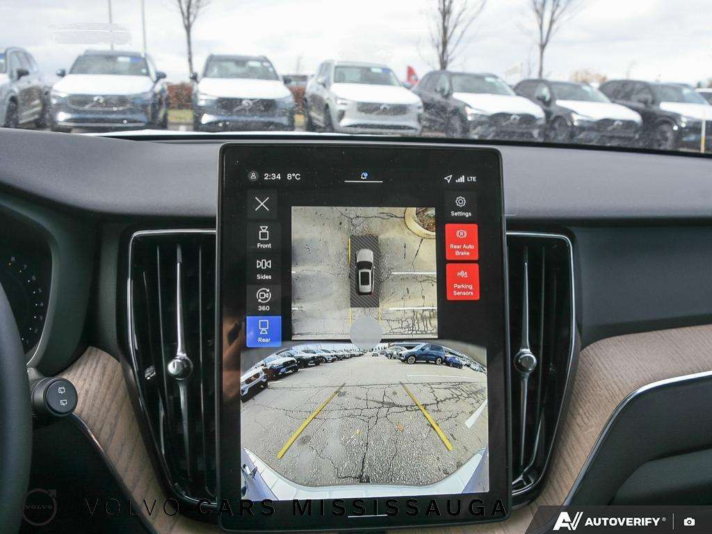 2026 Volvo XC60 B5 AWD Plus Dark Theme thumb 26