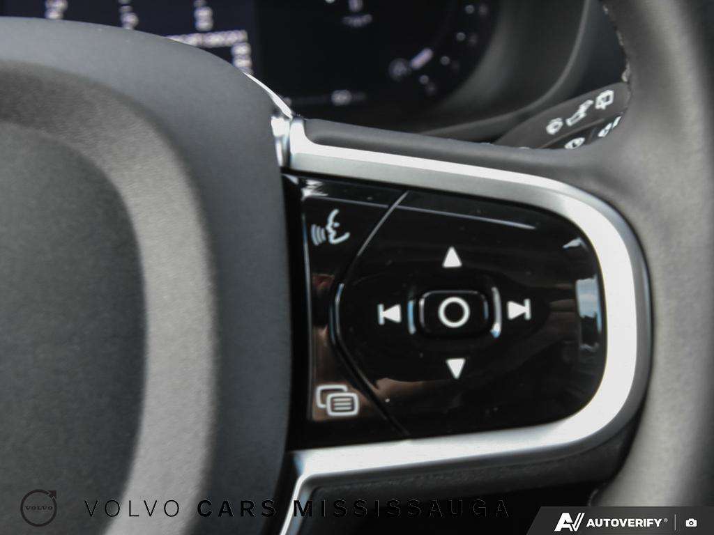 2026 Volvo XC60 B5 AWD Plus Dark Theme thumb 18