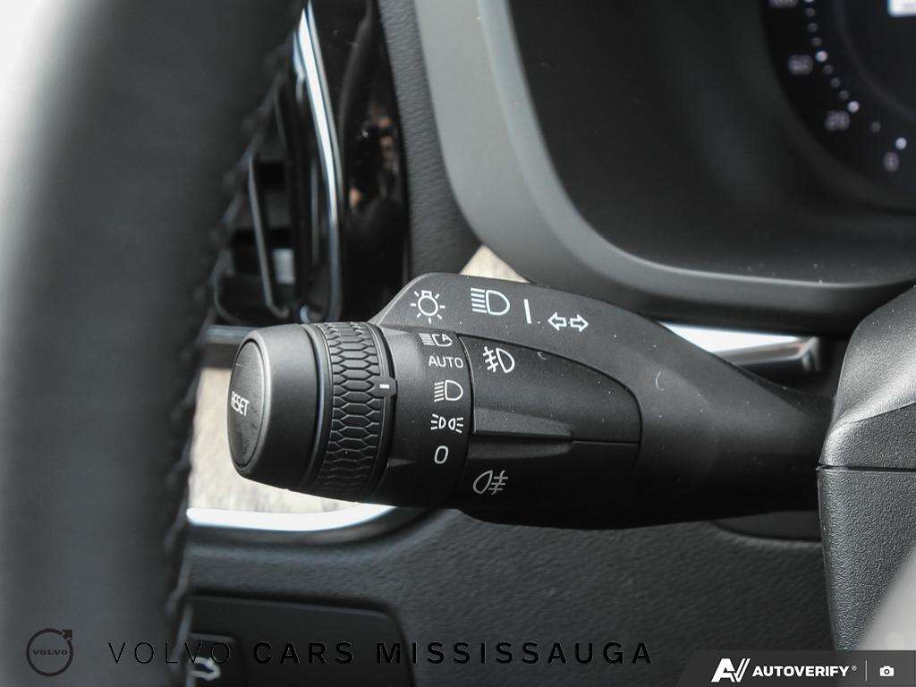 2026 Volvo XC60 B5 AWD Plus Dark Theme thumb 16