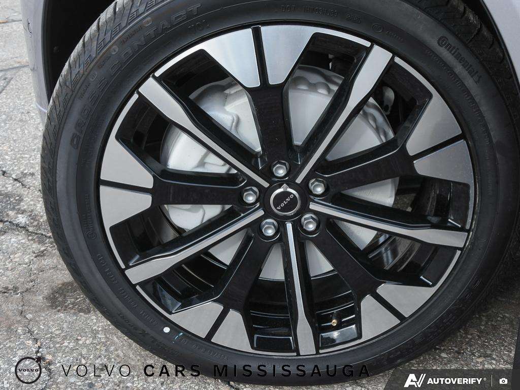 2026 Volvo XC60 B5 AWD Plus Dark Theme thumb 6