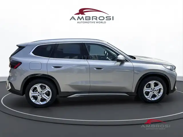 BMW X1 view 3