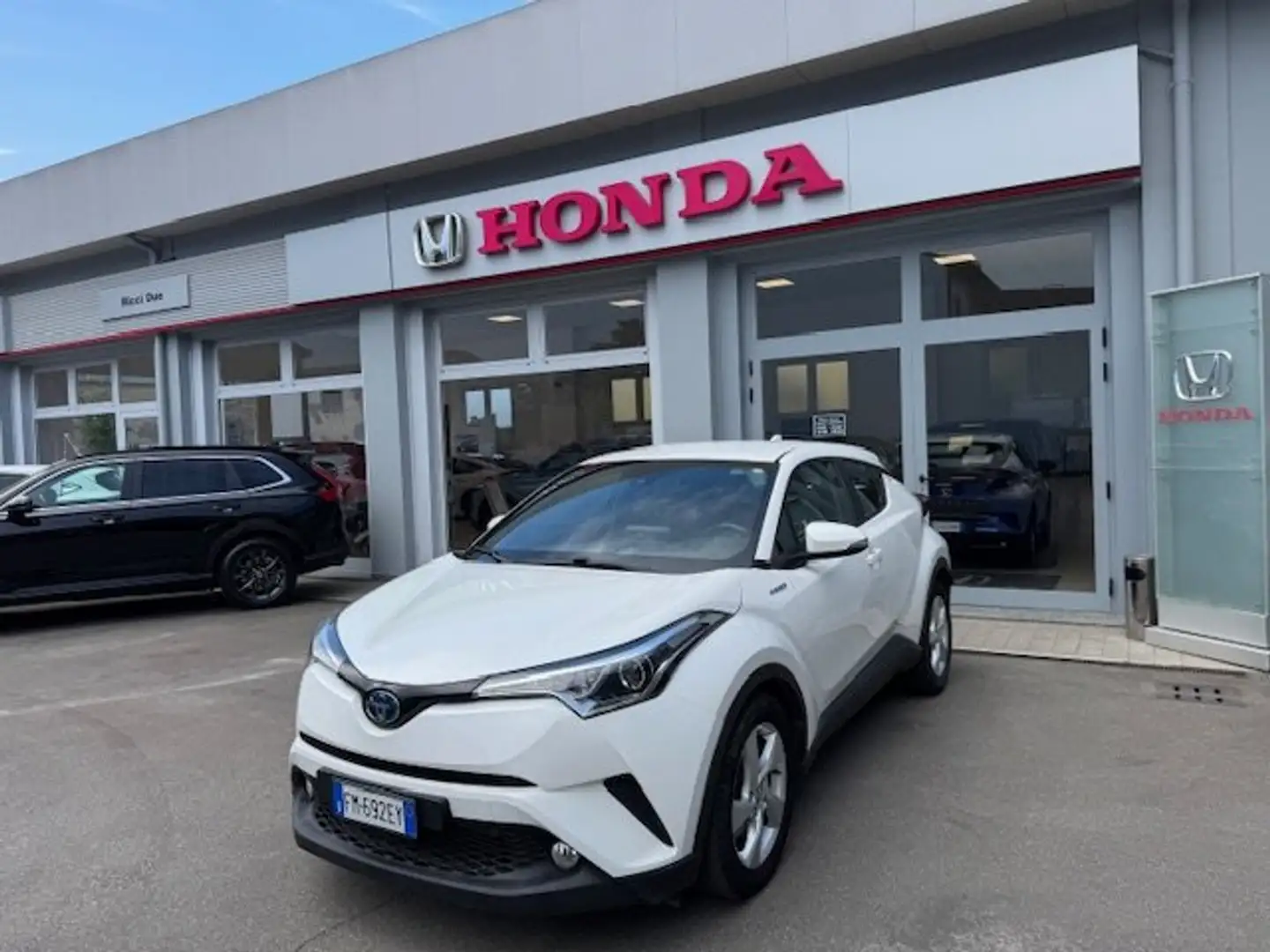 Toyota C-HR C-HR 1.8h Business 2wd e-cvt Bianco - 1