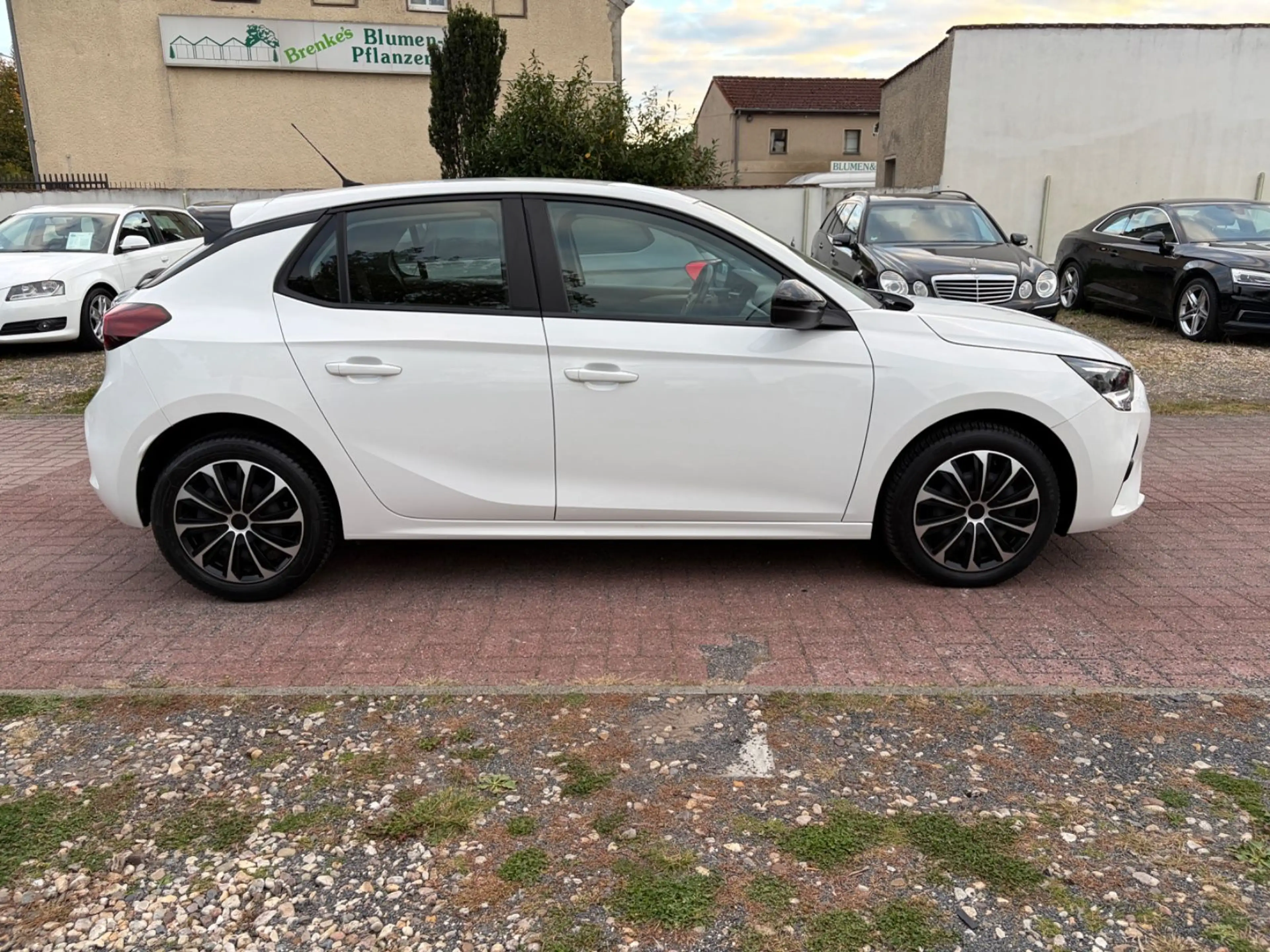 Opel Corsa F Edition+AUTOM+NAVI+TEMPOM+R.KAMERA+++ — photo 4