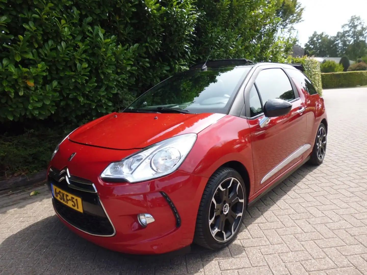Citroen DS3 1.6 e HDI Sport Chic CABRIO AUTOMAAT  CRUISE LEREN Rood - 1