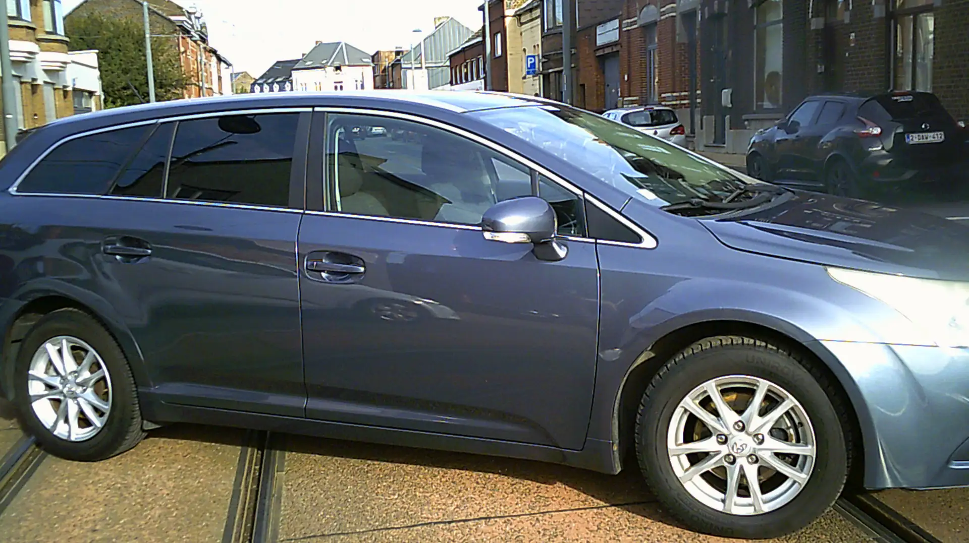 Toyota Avensis Avensis SW 2.0 Turbo D4D 16v Linea Terra Gris - 2