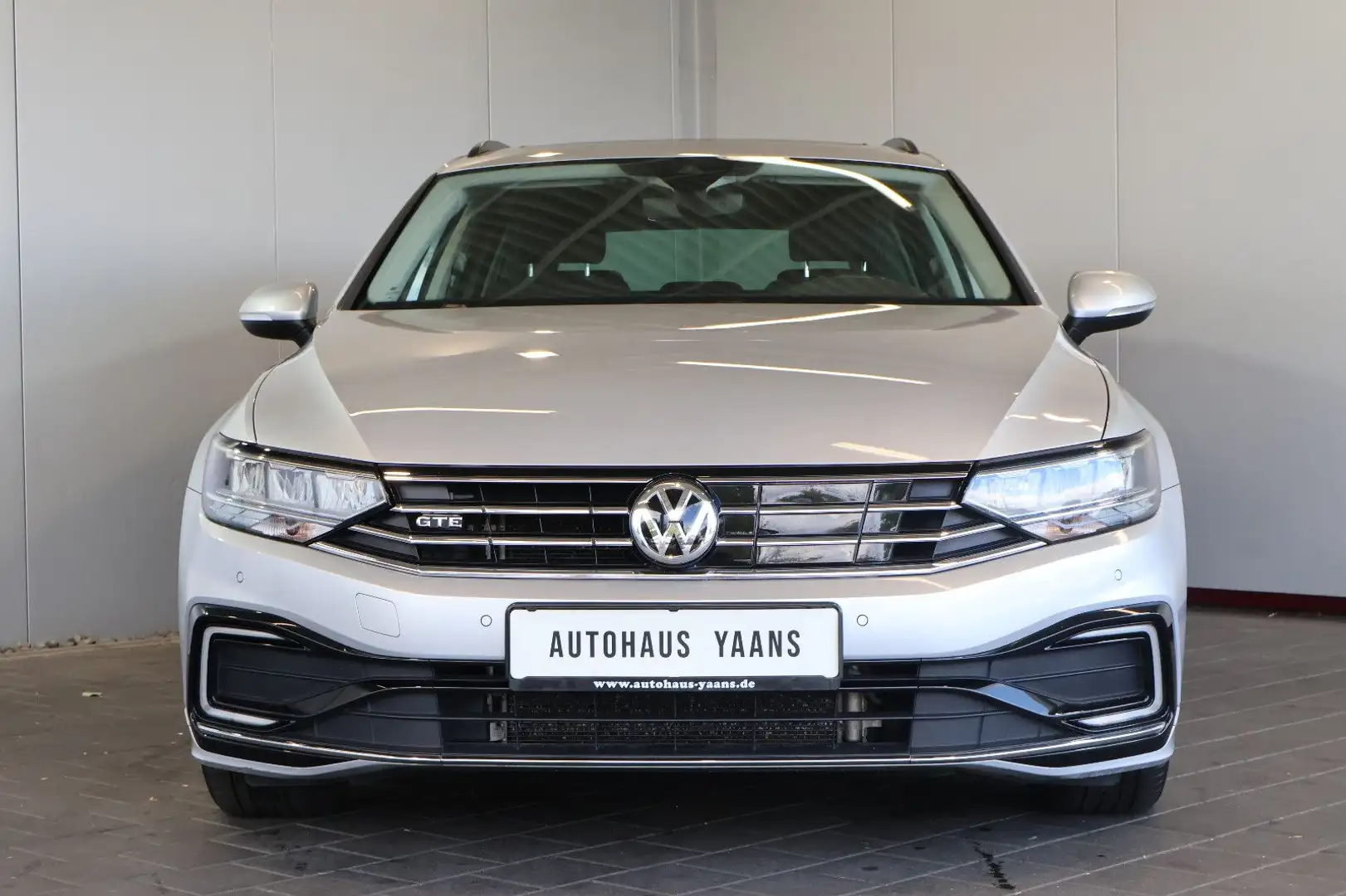 Volkswagen Passat Variant Passat 1.4 GTE AID+ACC+CARPLAY+KAM+PANO+STDHZG Silber - 2