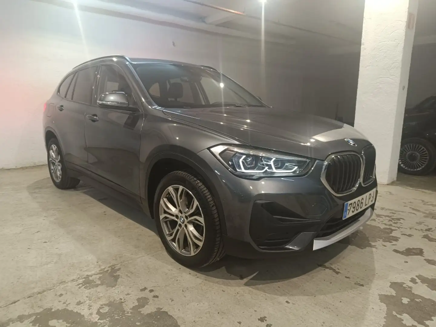 BMW X1 sDrive 18iA Grijs - 2