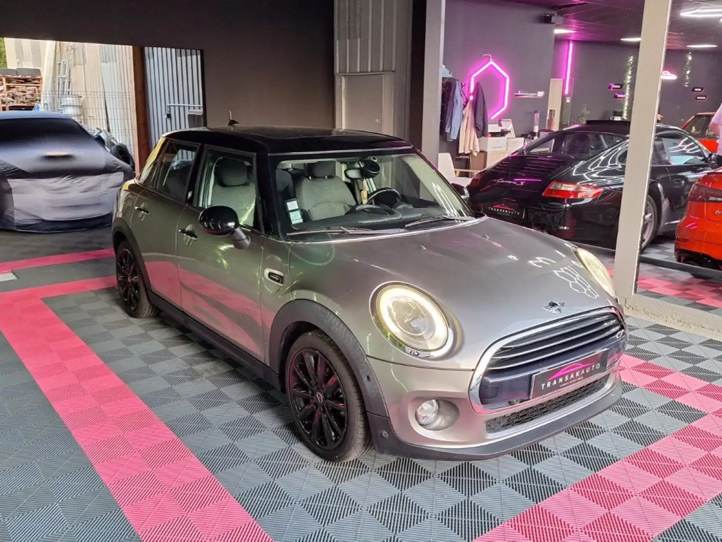 MINI One HATCH 5 PORTES Cooper 136 ch Edition Blackfriars ~ Ecran Tactile ~ Clim auto ~ Toit pano ouvrant ~ Radar ~ Chrome Line Gris - 2