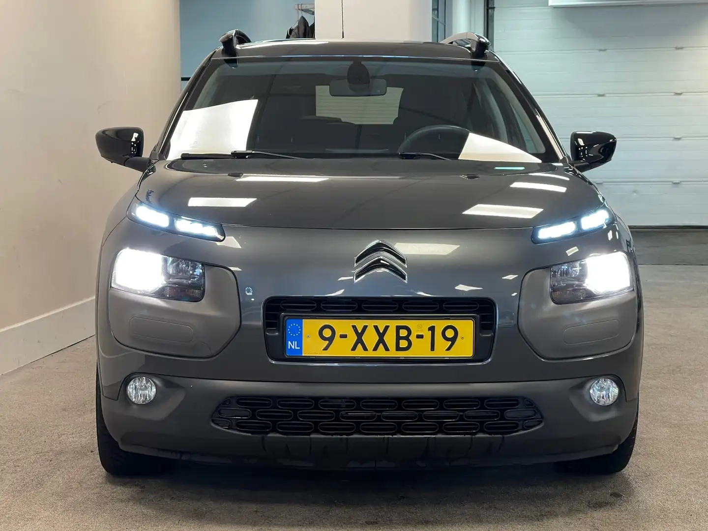Citroen C4 Cactus 1.2 VTi Shine|CAMERA|PANO|17"|NAP|NAVI Grijs - 2
