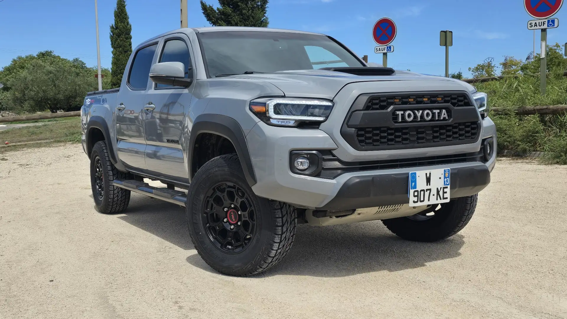 Toyota Tacoma - 1
