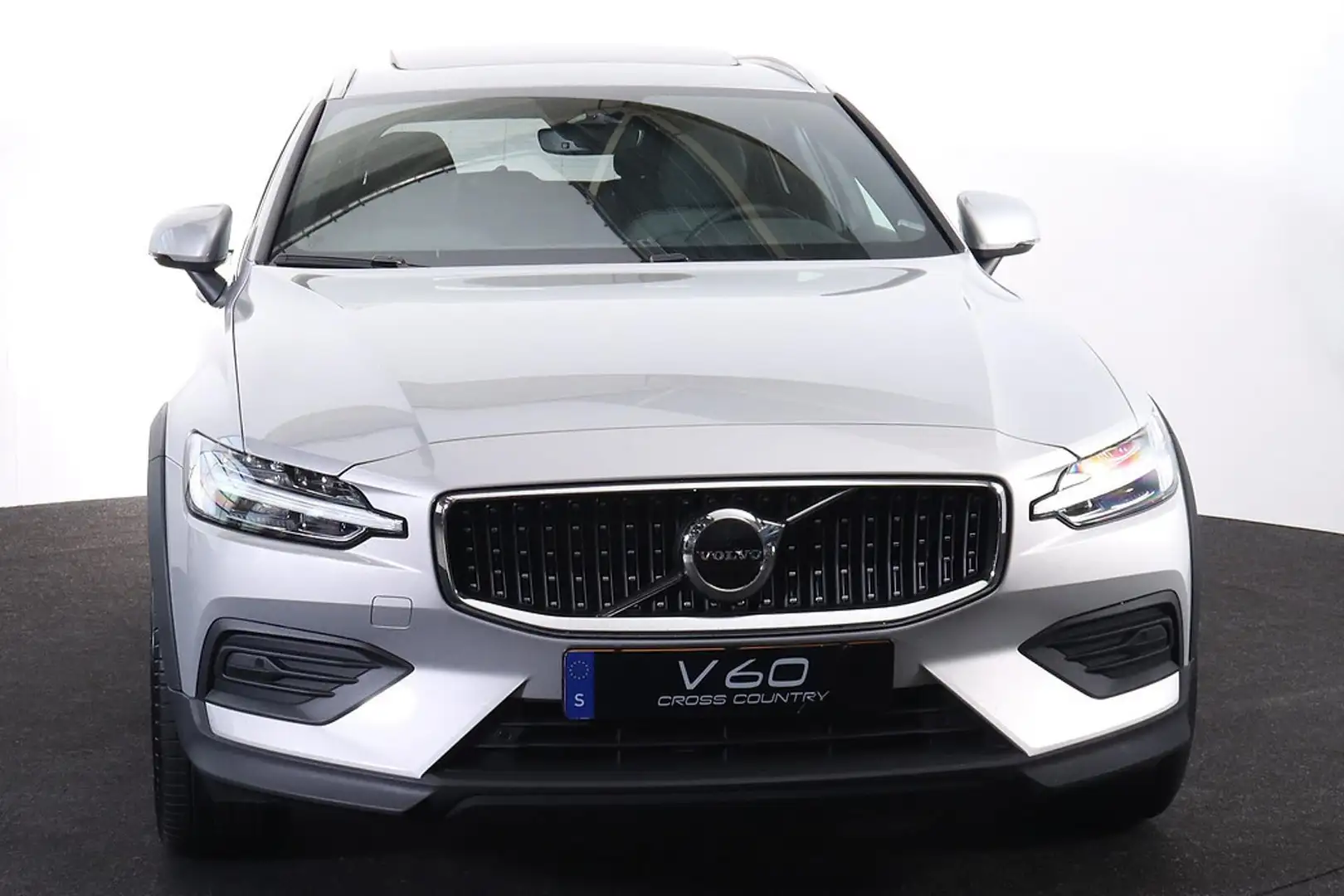 Volvo V60 Cross Country B5 AWD Plus - Panorama/schuifdak - IntelliSafe Ass Grau - 2