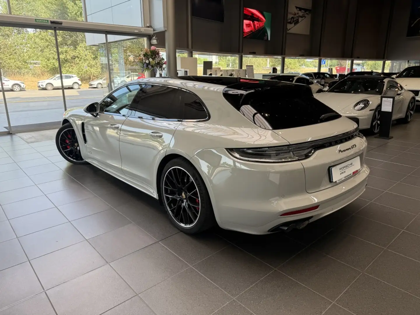 Porsche Panamera GTS Sport Turismo Aut. Gris - 2