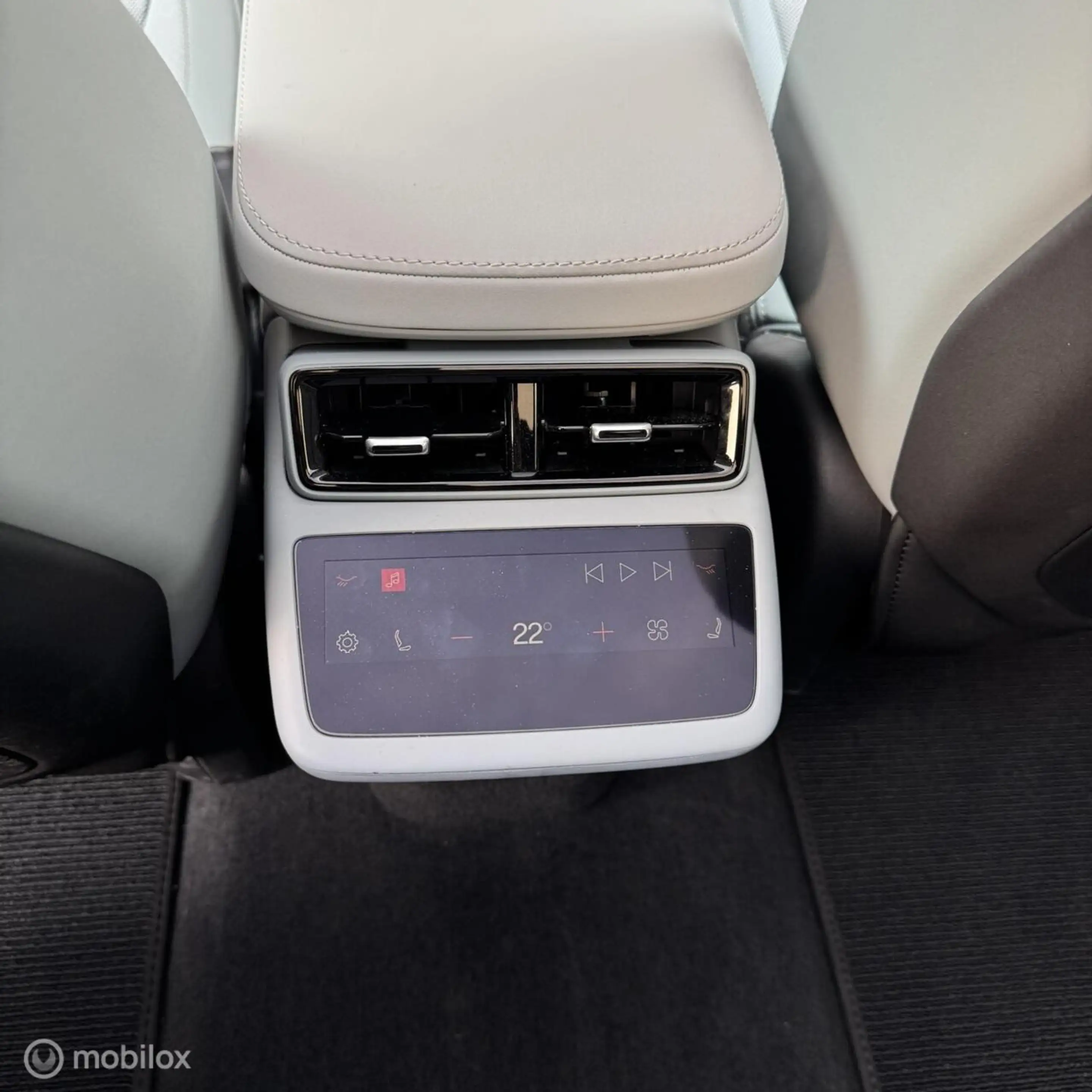 Polestar 4 Long Range Single motor 100 kWh — photo 11