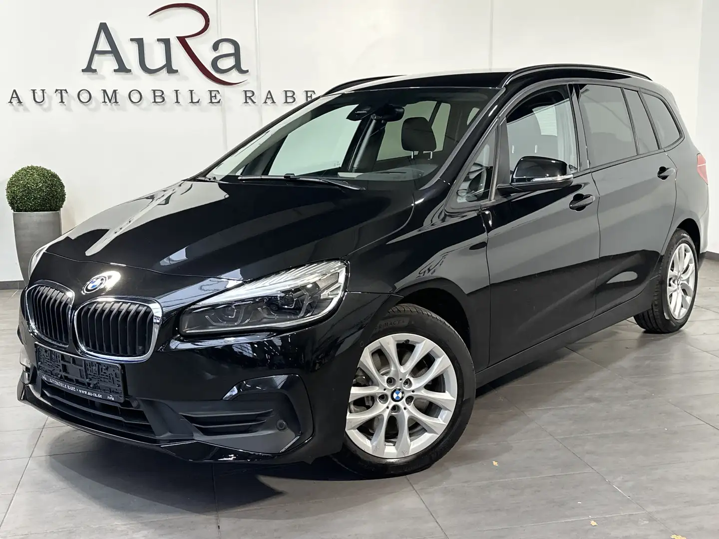 BMW 218 Advantage Aut. NAV+LED+AHK+KAM Schwarz - 2