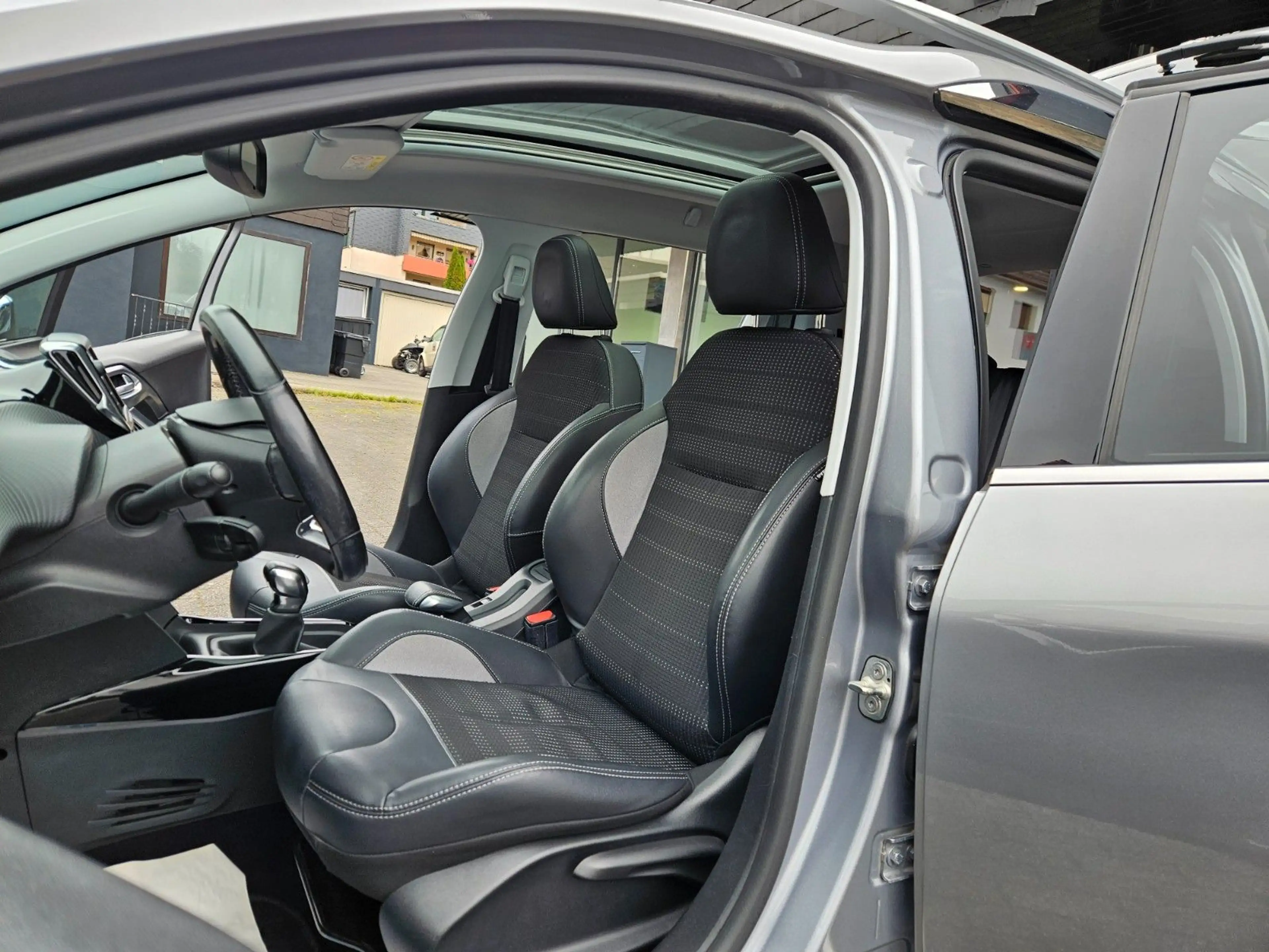 Peugeot 2008 Allure,,1-Hand,Pano,Navi,Scheckheft,Alu — photo 13