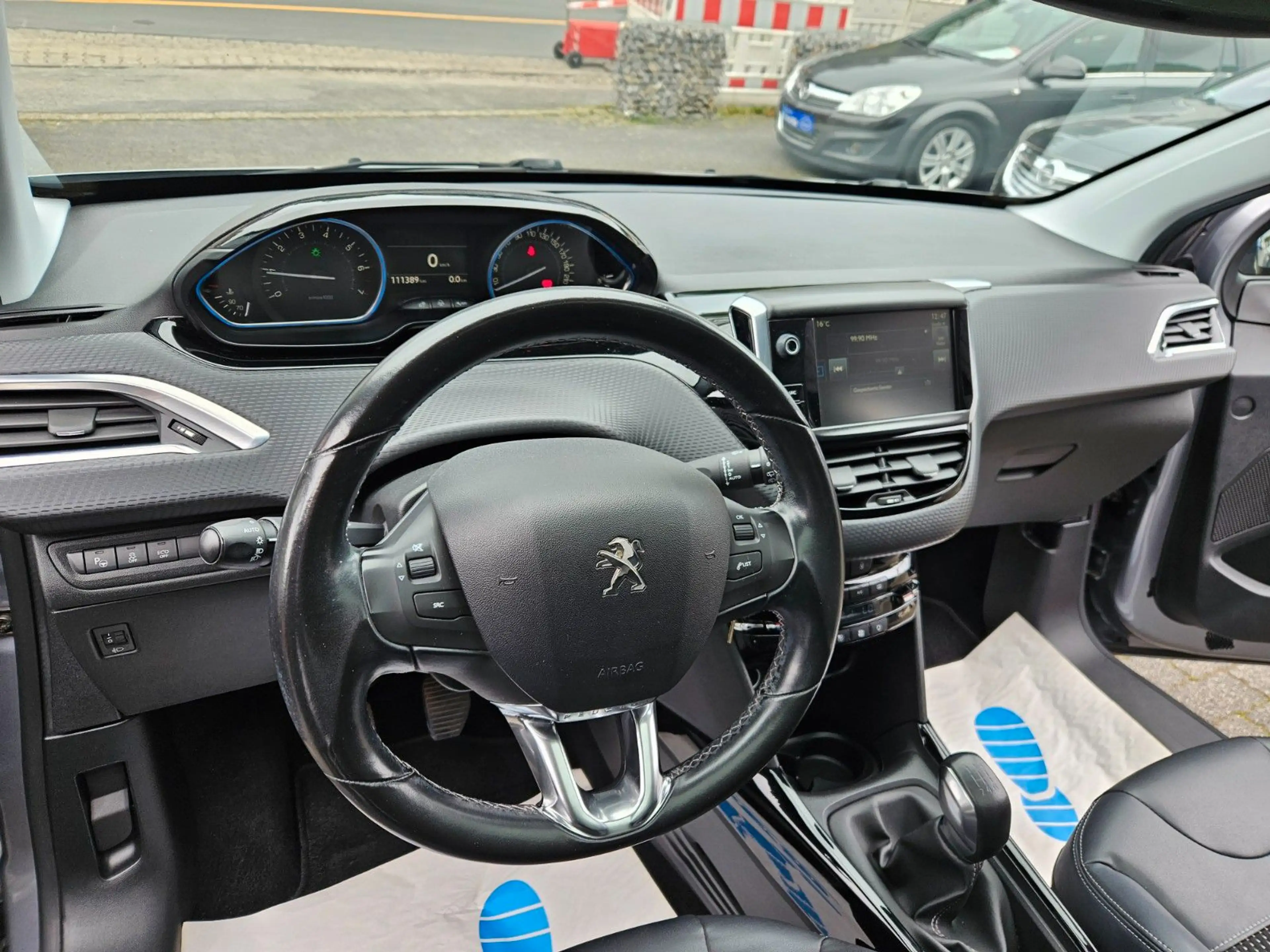 Peugeot 2008 Allure,,1-Hand,Pano,Navi,Scheckheft,Alu — photo 12