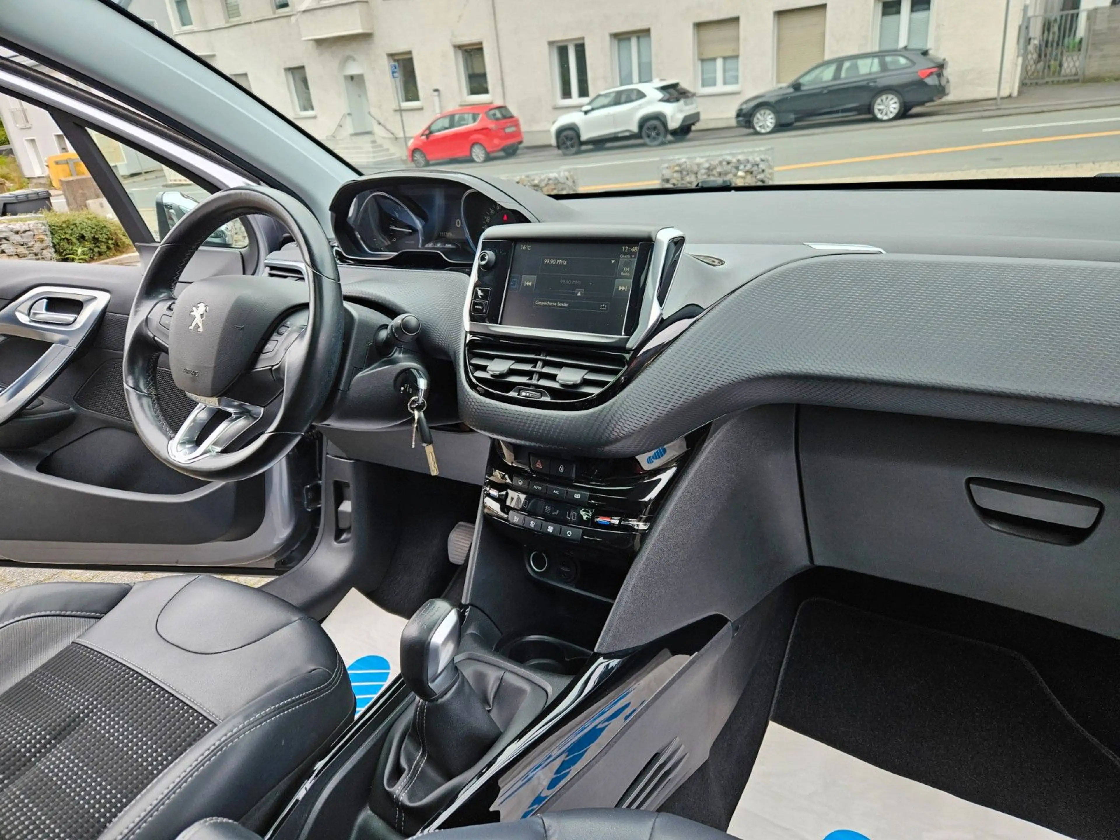 Peugeot 2008 Allure,,1-Hand,Pano,Navi,Scheckheft,Alu — photo 15
