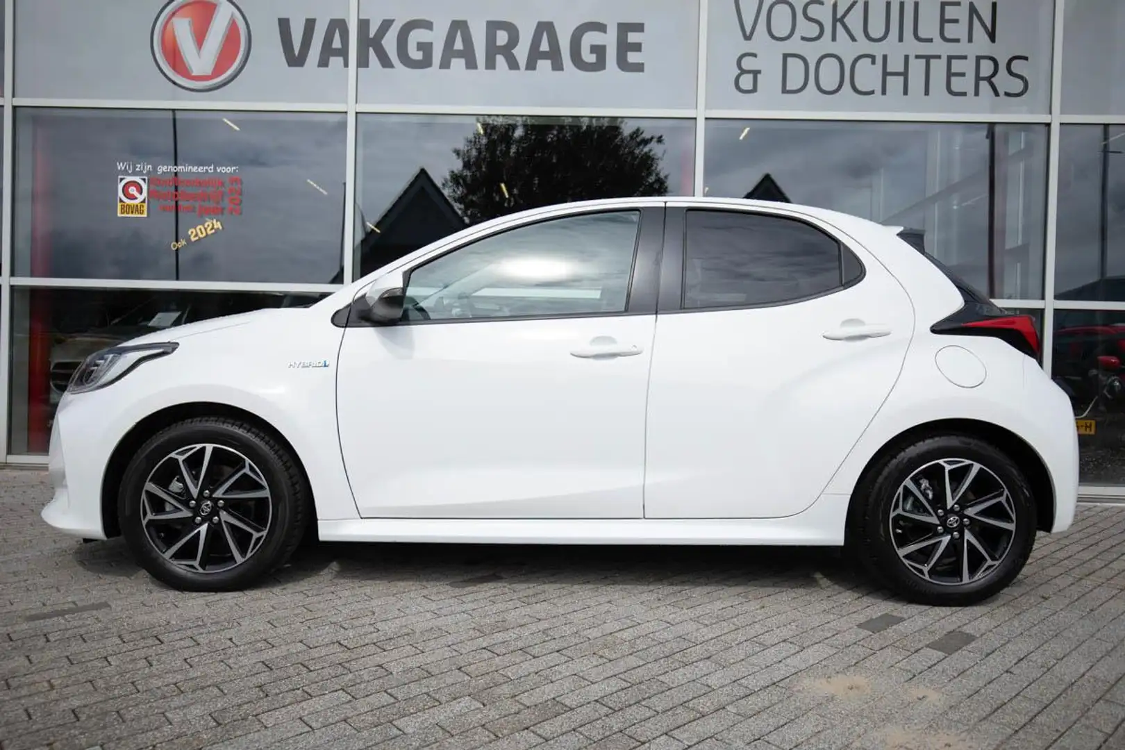 Toyota Yaris 1.5 Hybrid Style Design Wit - 2