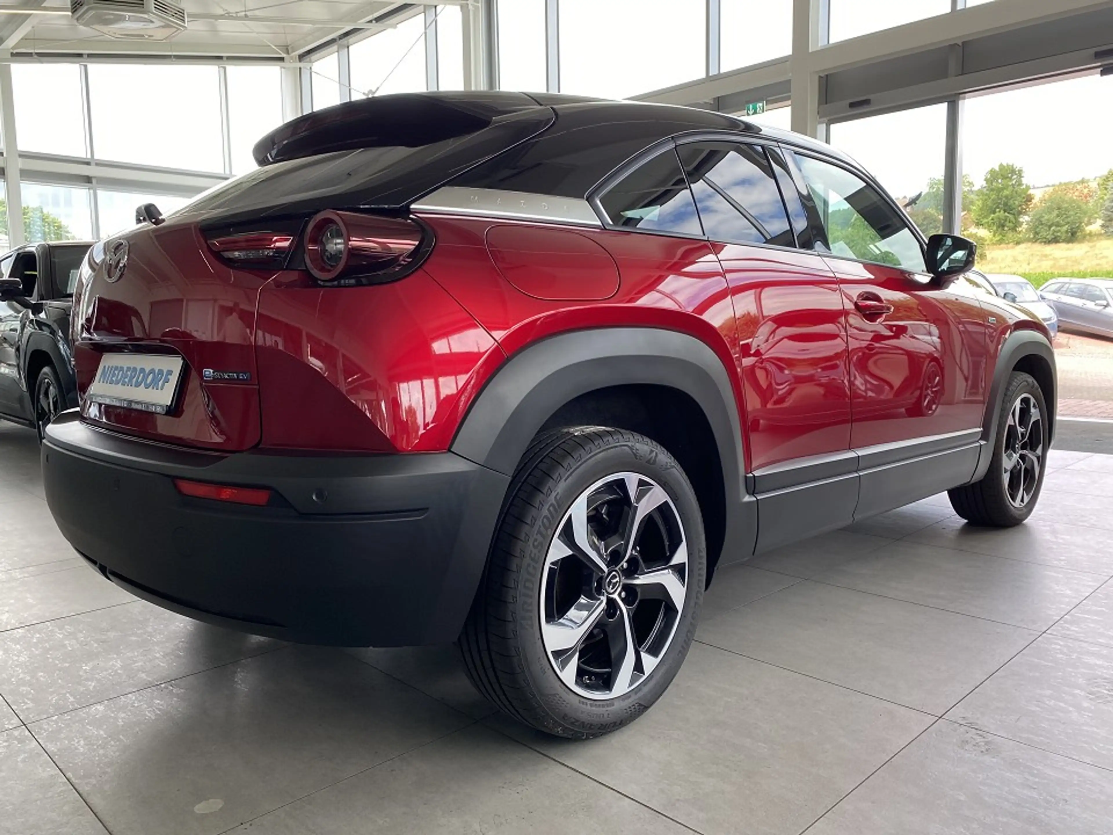 Mazda MX-30 EV Makoto Teilleder — photo 2