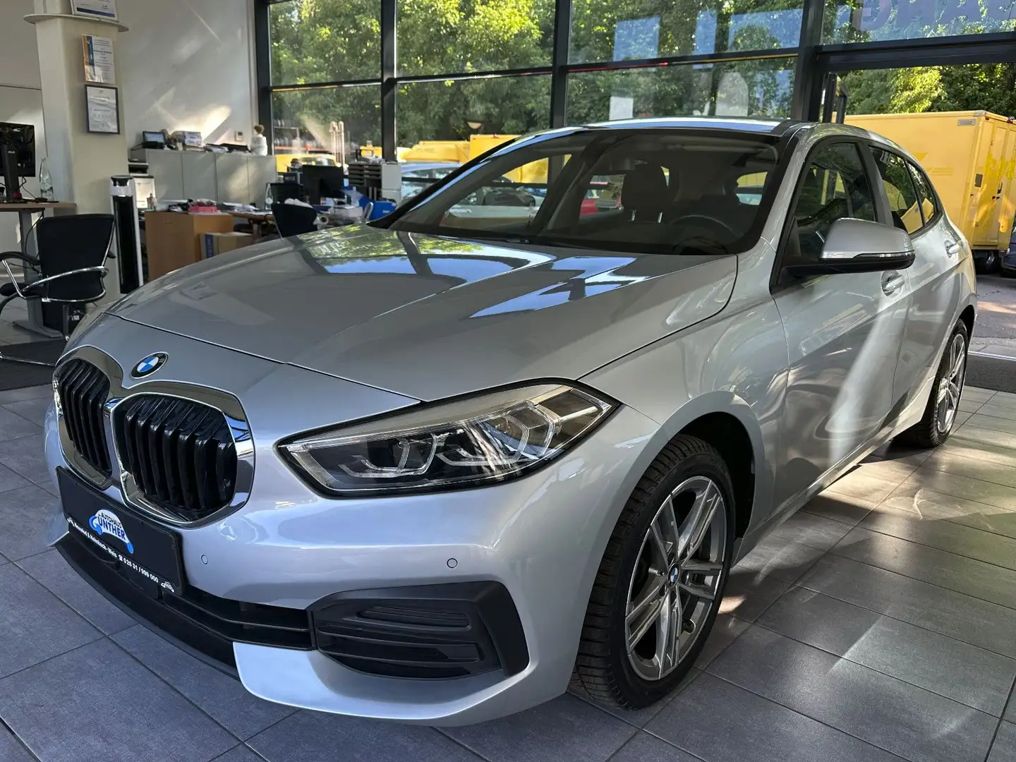 BMW 118 d *Navi*inkl. 24 Mon. MPR-Garantie* Argent - 1