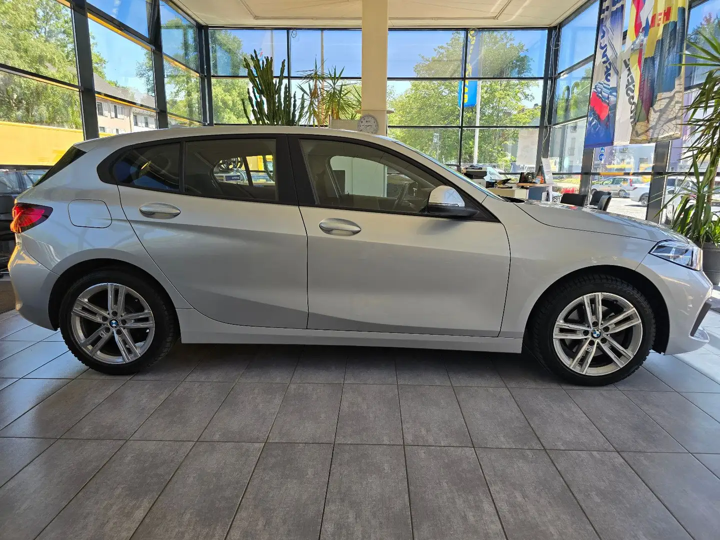 BMW 118 d *Navi*inkl. 24 Mon. MPR-Garantie* Silber - 1