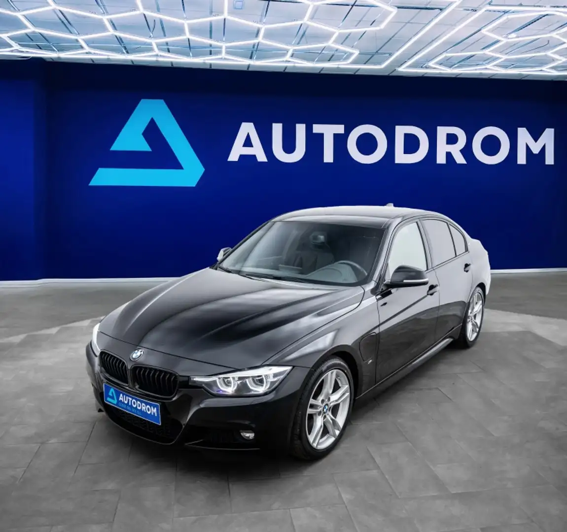 BMW 330 330e iPerformance Negro - 1