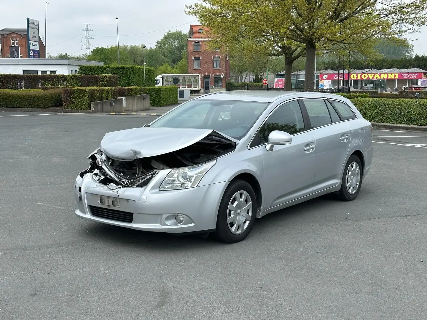 Toyota Avensis SW 1.8i Luna Multidrive S Zilver - 1