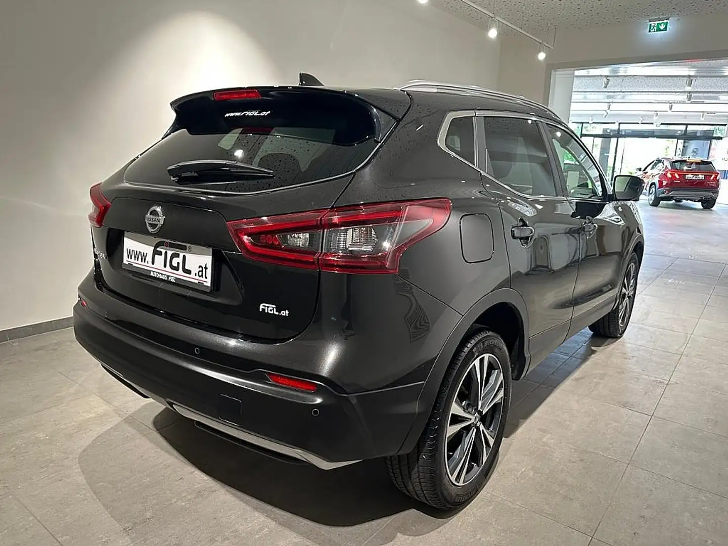 Nissan Qashqai 1,3 DIG-T Zama DCT Aut. Zwart - 1