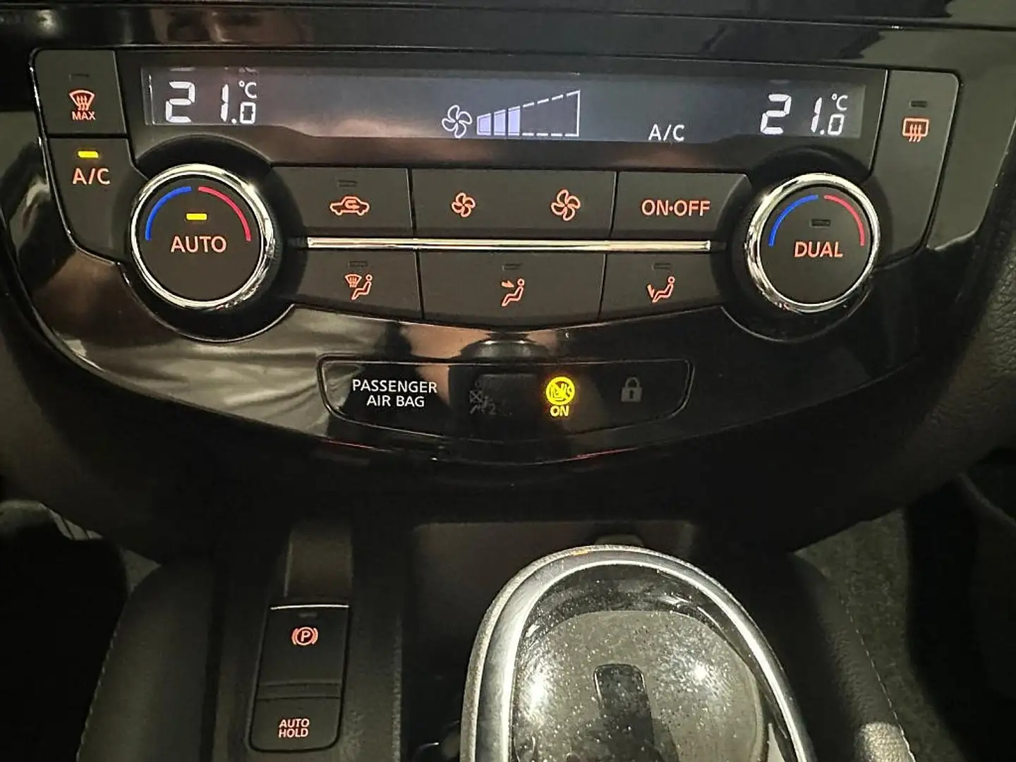 Nissan Qashqai 1,3 DIG-T Zama DCT Aut. Zwart - 2
