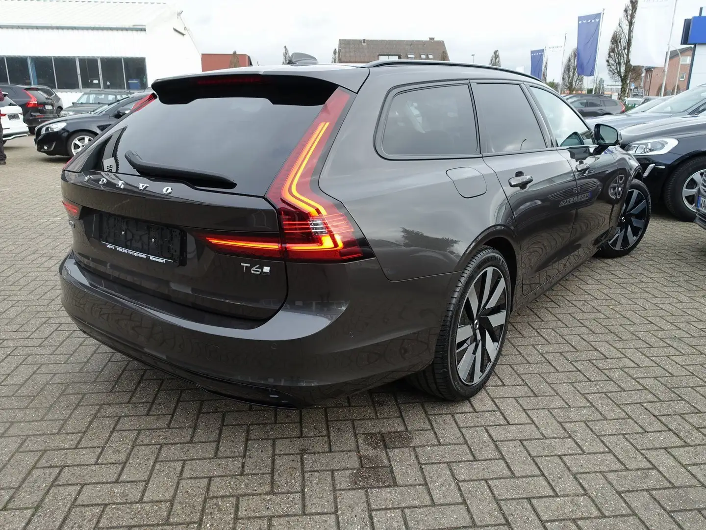 Volvo V90 Plus Dark T6 AWD Plug-in Hybrid 360°KAM/BLIS Grau - 2