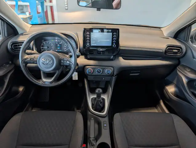 Toyota Yaris view 12