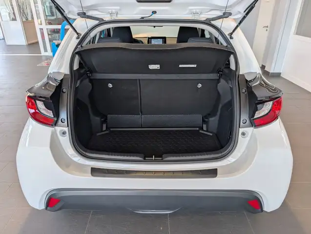 Toyota Yaris view 11