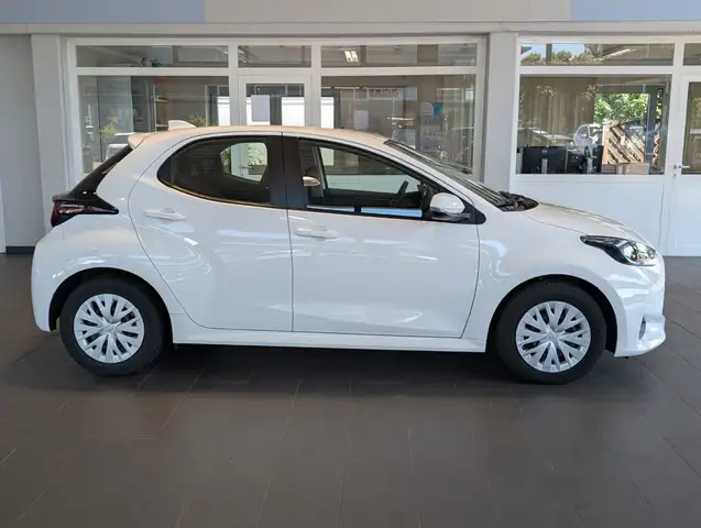 Toyota Yaris view 2