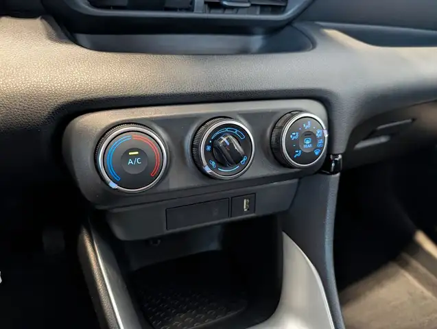 Toyota Yaris view 13